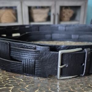 DKNY Black Leather Woven Belt with Unique Buckle System. Like New